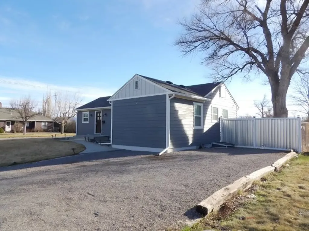 721 N Choteau Avenue Hardin MT 59034