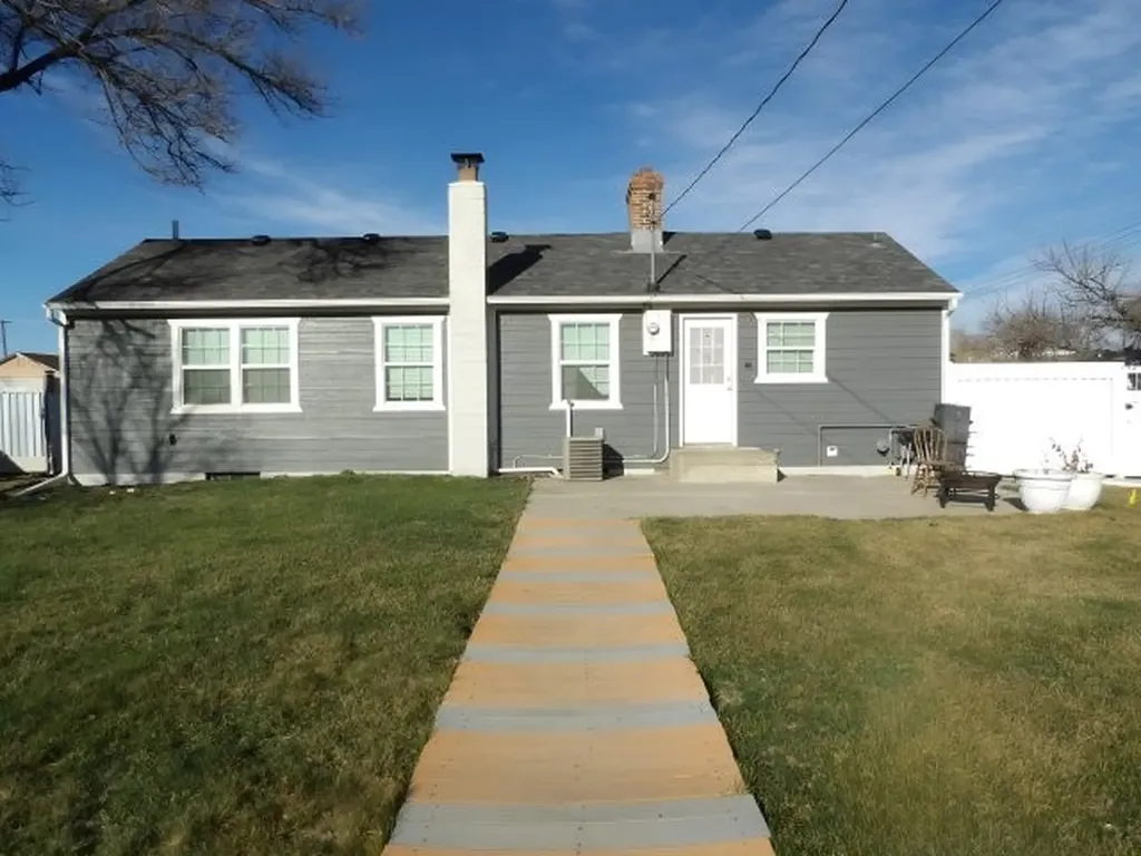 721 N Choteau Avenue Hardin MT 59034