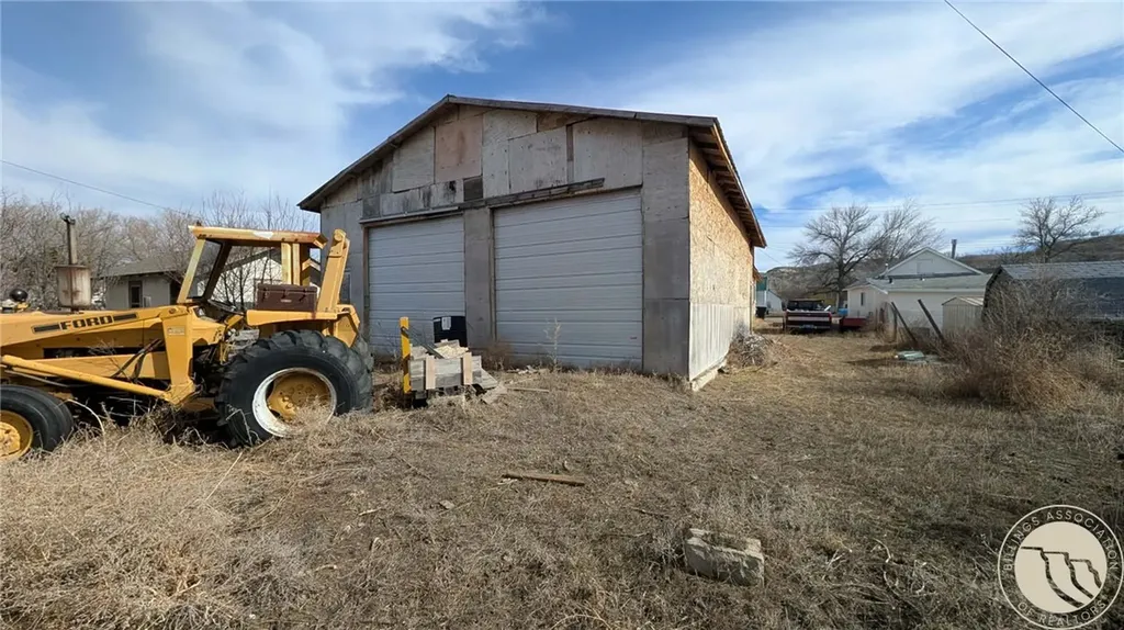 319 N Sargent Avenue Glendive MT 59330