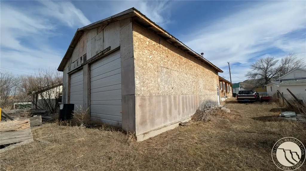 319 N Sargent Avenue Glendive MT 59330