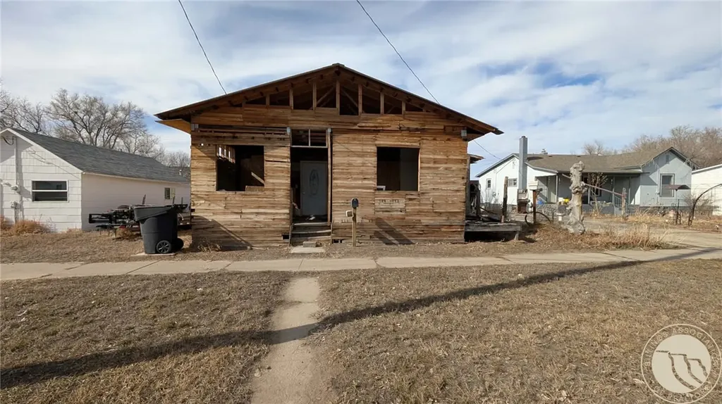 319 N Sargent Avenue Glendive MT 59330