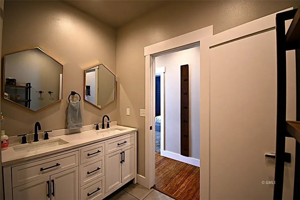 211 Georgetown Drive Glendive MT 59330