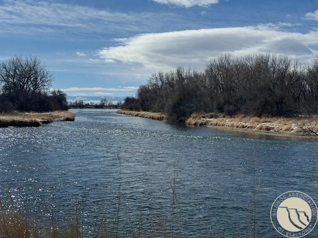 10674 & 10676 Highway 313 S Highway 313 Hardin MT 59034