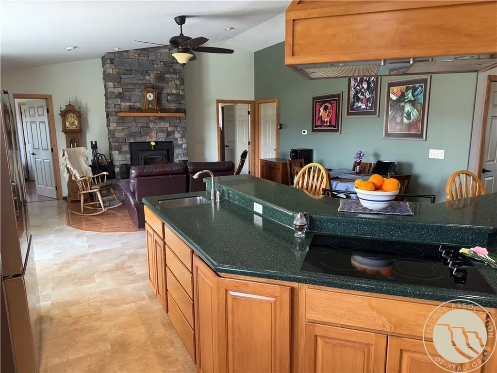 10674 & 10676 Highway 313 S Highway 313 Hardin MT 59034