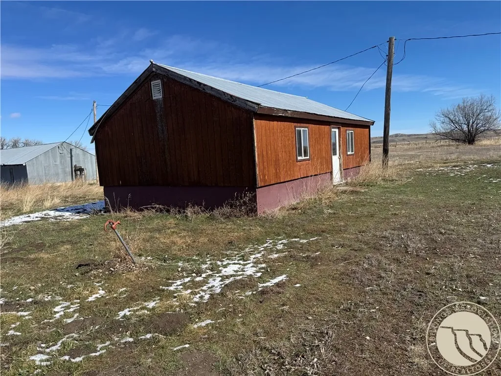 10674 & 10676 Highway 313 S Highway 313 Hardin MT 59034