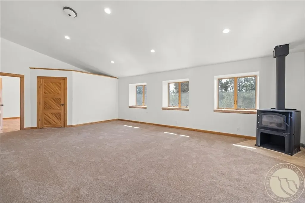 147 Stillwater Loop Columbus MT 59019