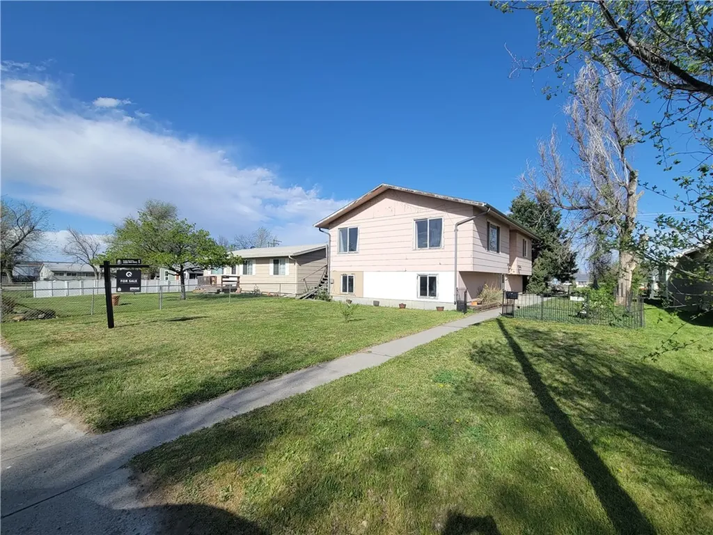 613 N Crook Avenue Hardin MT 59034