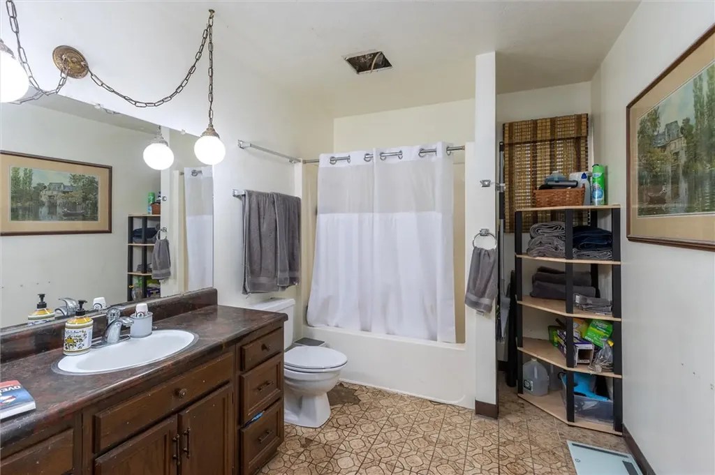 613 N Crook Avenue Hardin MT 59034