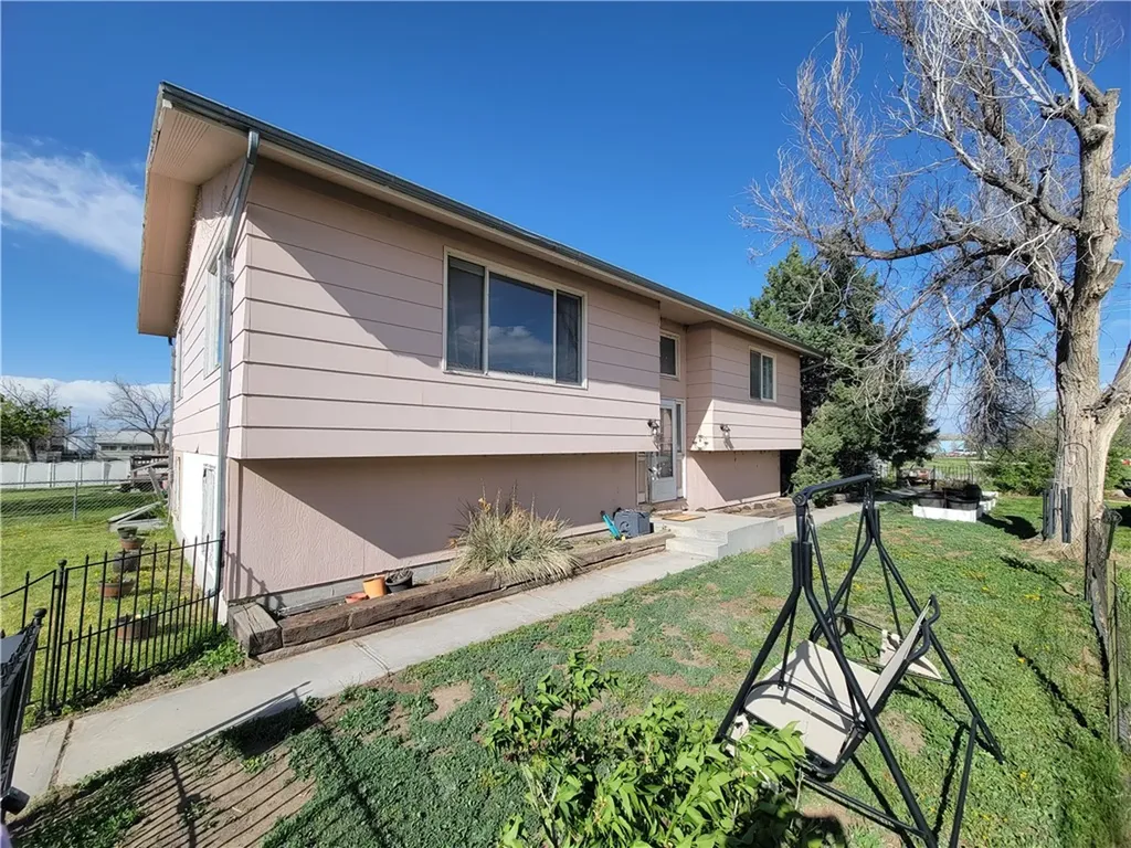 613 N Crook Avenue Hardin MT 59034