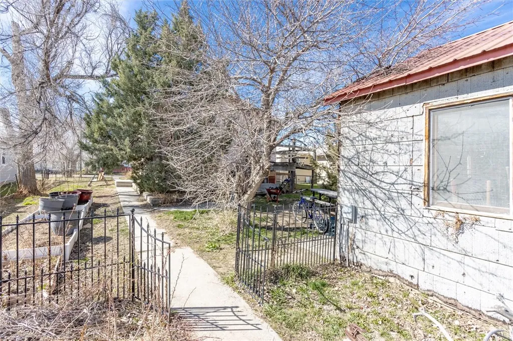 613 N Crook Avenue Hardin MT 59034