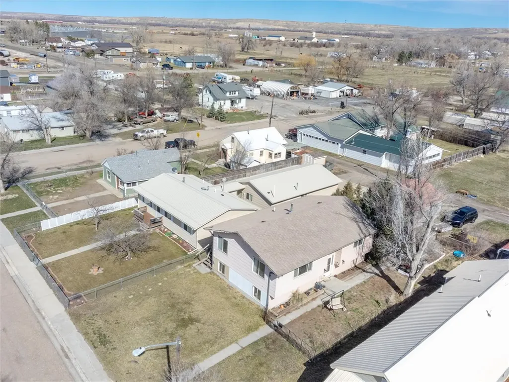 613 N Crook Avenue Hardin MT 59034