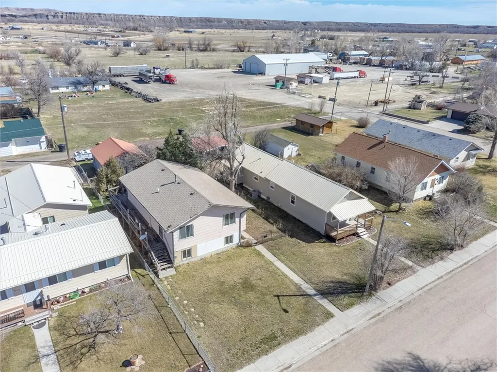 613 N Crook Avenue Hardin MT 59034