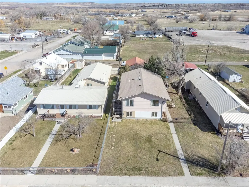 613 N Crook Avenue Hardin MT 59034