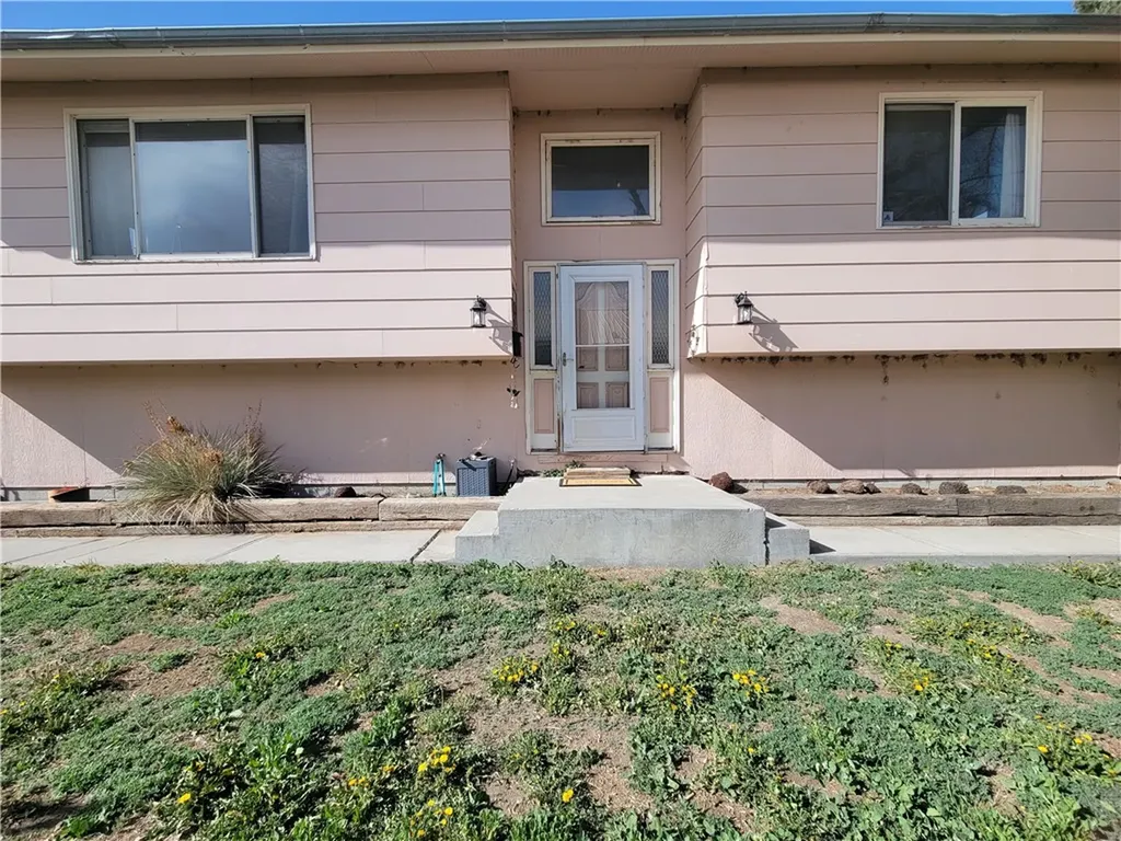 613 N Crook Avenue Hardin MT 59034