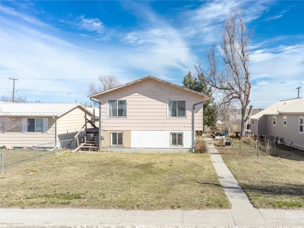 613 N Crook Avenue Hardin MT 59034