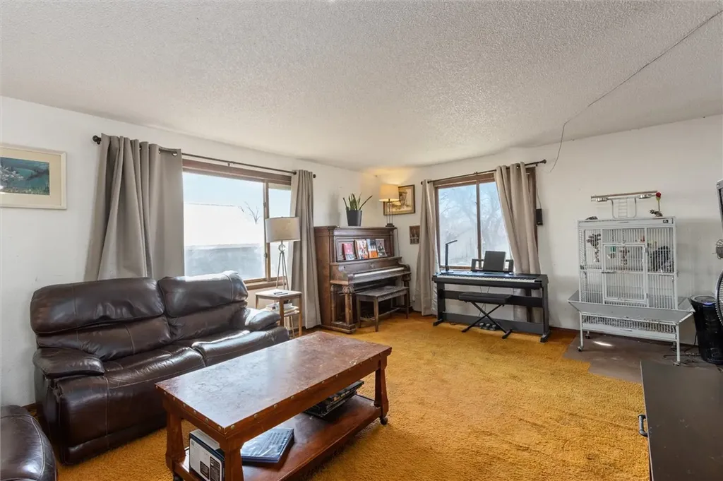 613 N Crook Avenue Hardin MT 59034