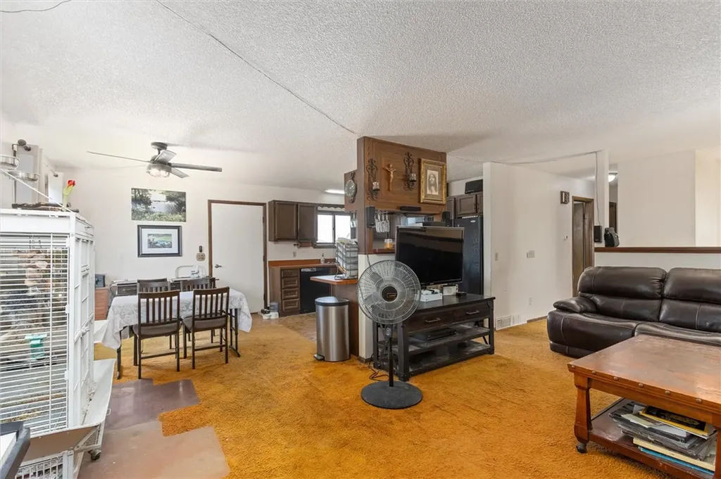 613 N Crook Avenue Hardin MT 59034