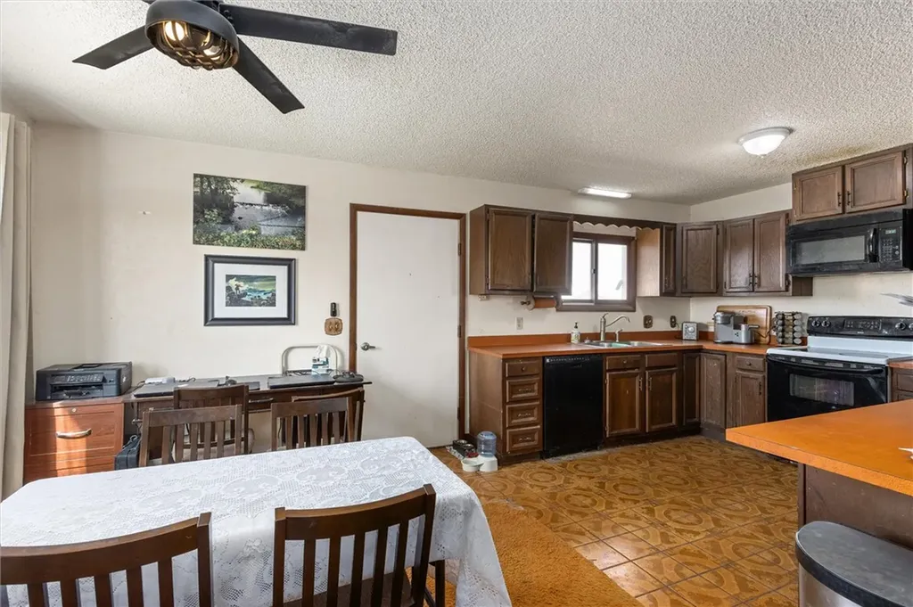 613 N Crook Avenue Hardin MT 59034