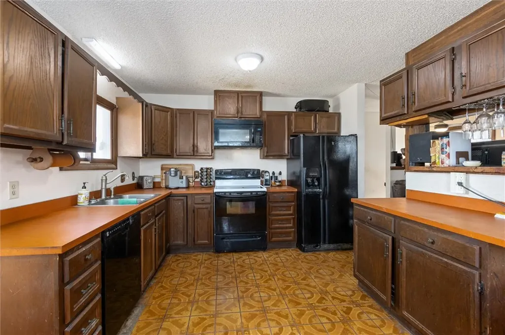 613 N Crook Avenue Hardin MT 59034