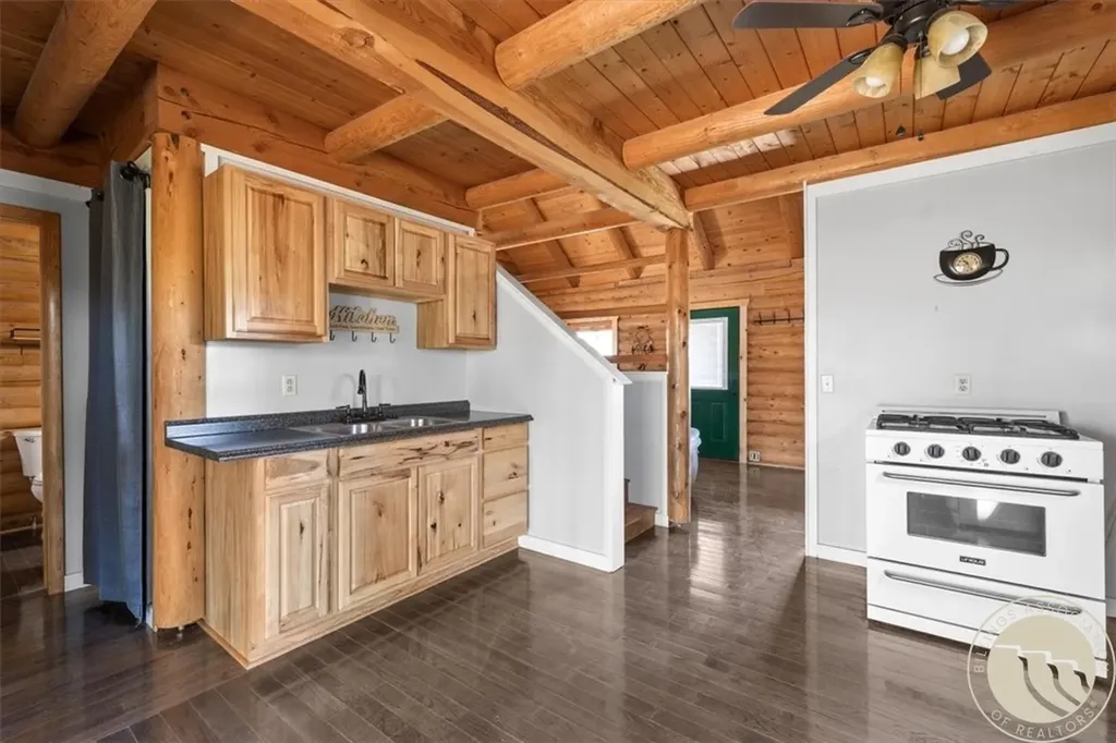 190 Skibstad Road Columbus MT 59019