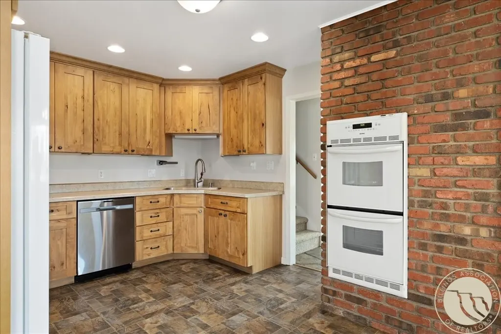1794 N 4th Road Huntley MT 59037
