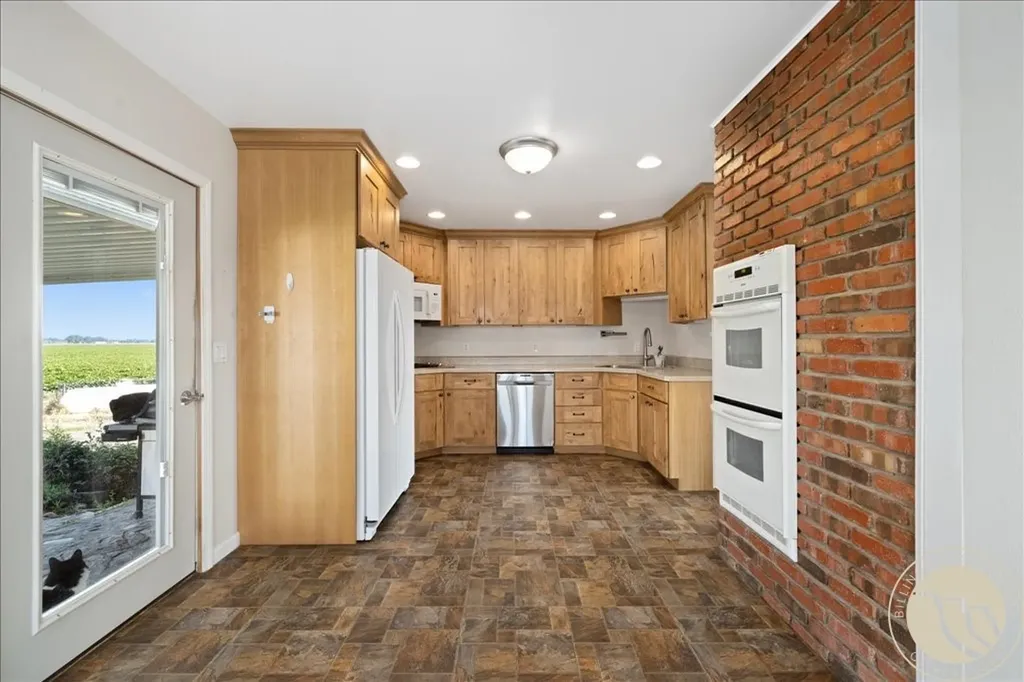 1794 N 4th Road Huntley MT 59037