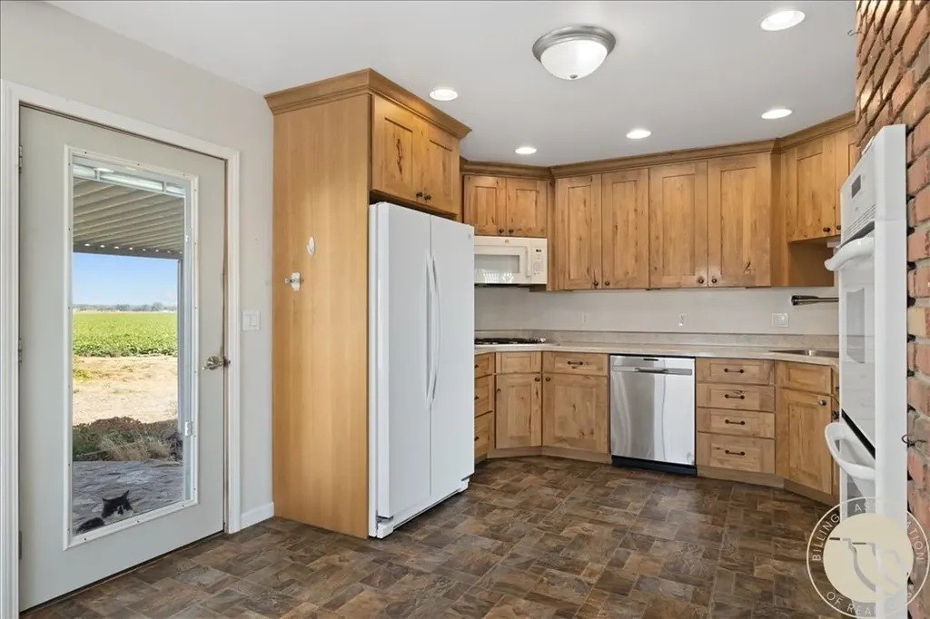 1794 N 4th Road Huntley MT 59037