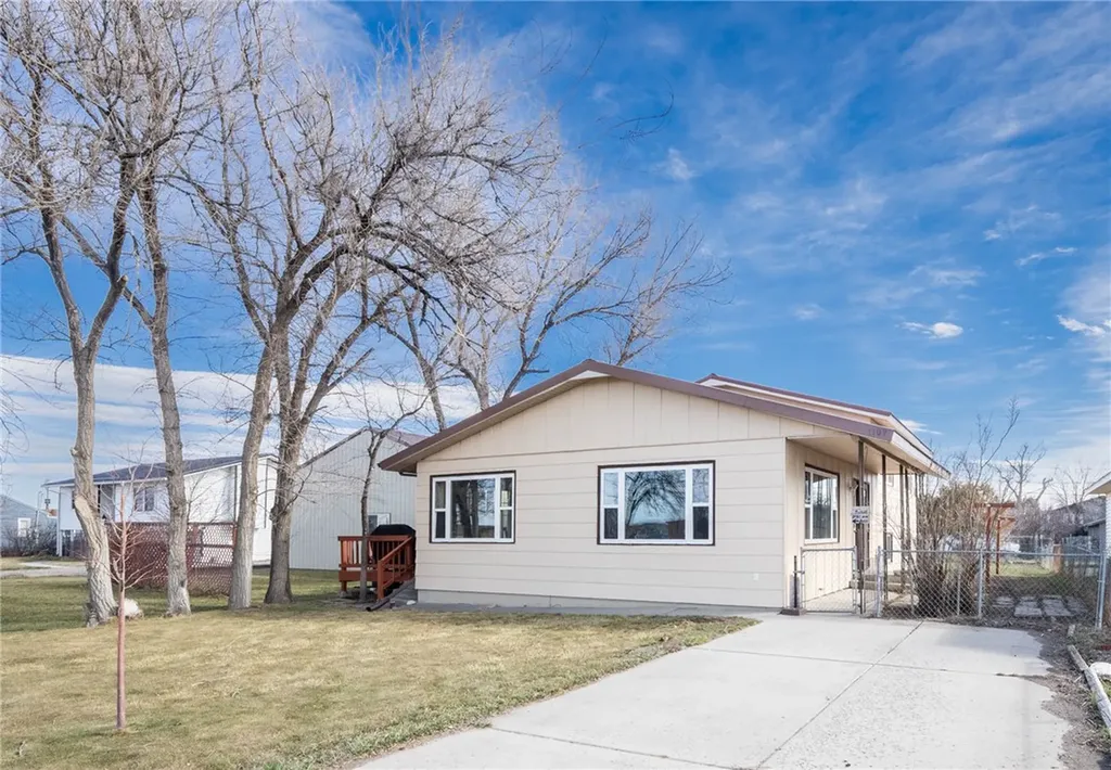 1109 N Crawford Avenue Hardin MT 59034