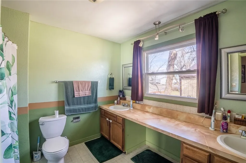 1109 N Crawford Avenue Hardin MT 59034