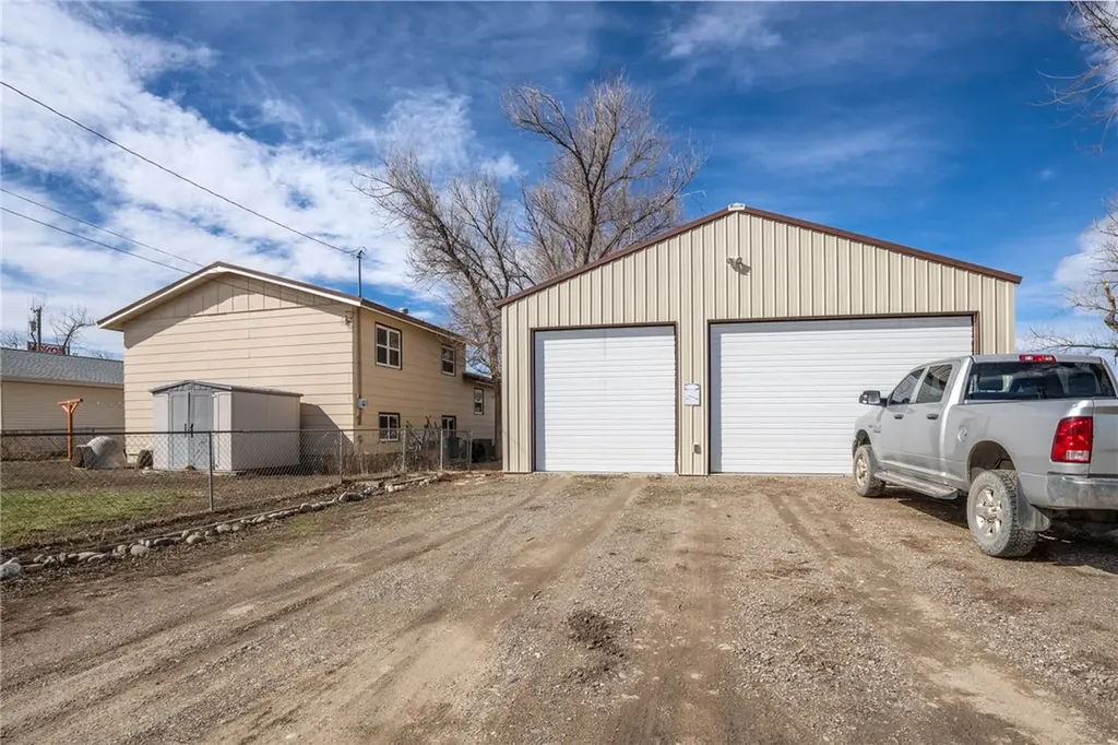 1109 N Crawford Avenue Hardin MT 59034