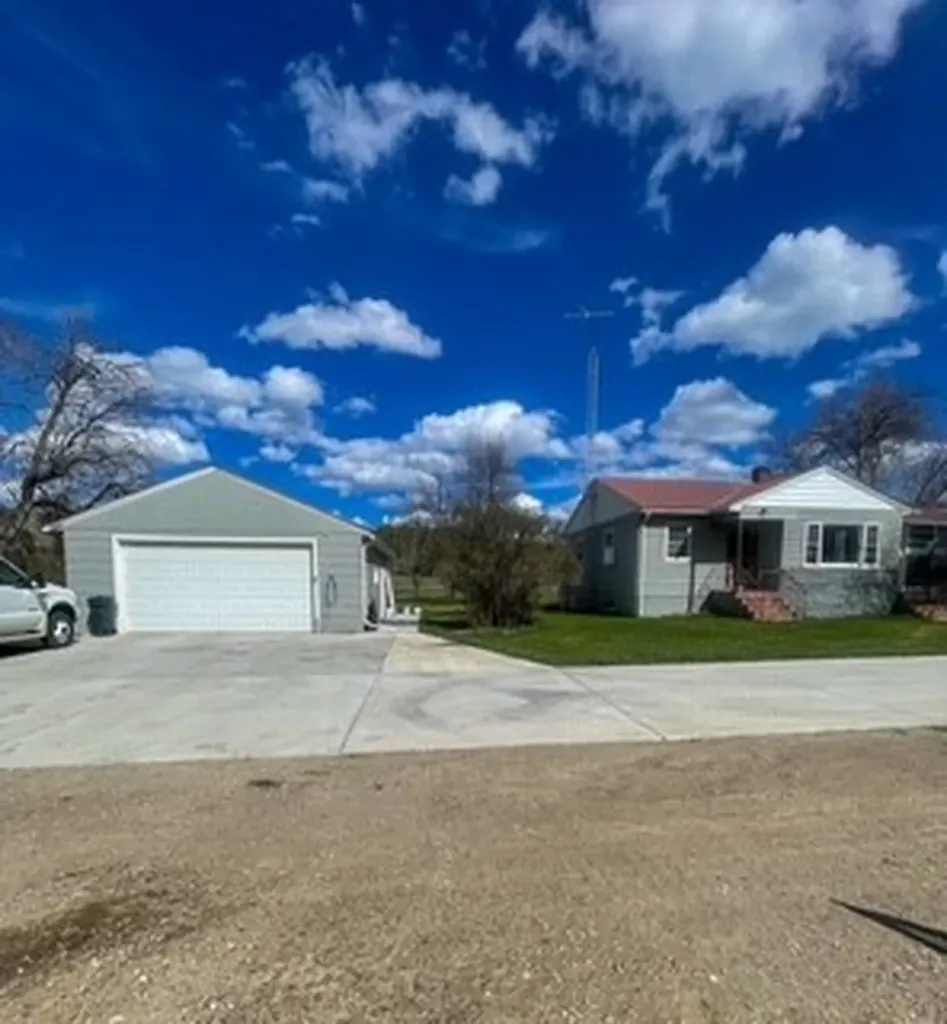 32 Montana Street Roundup MT 59072