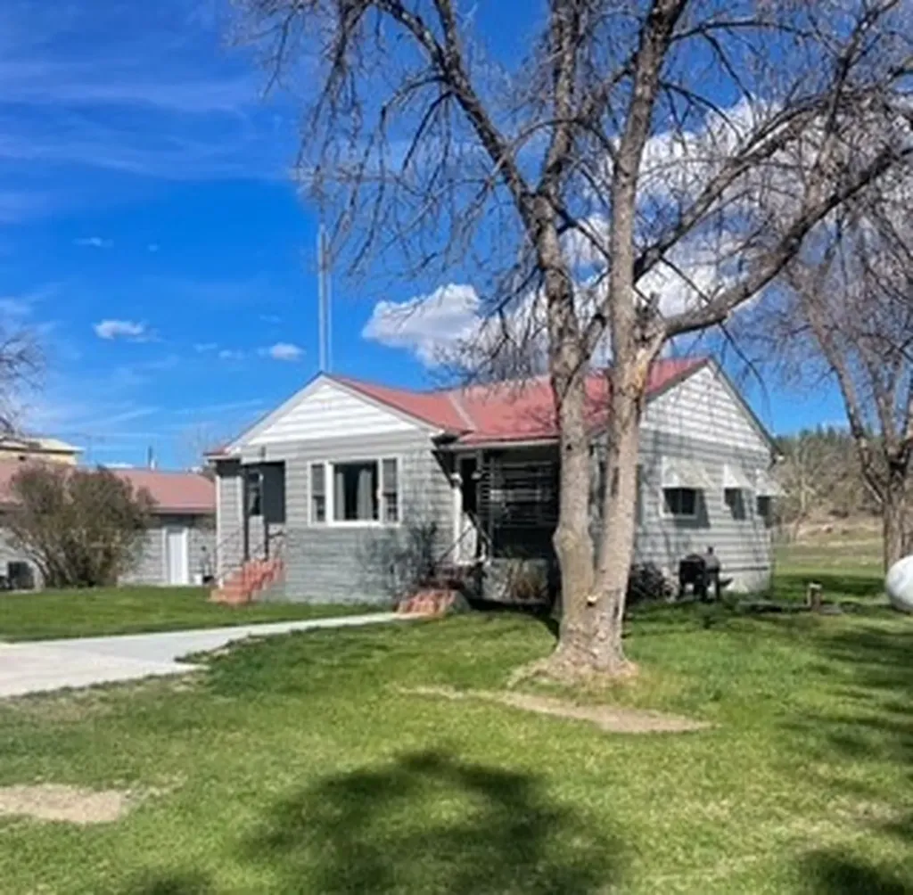 32 Montana Street Roundup MT 59072