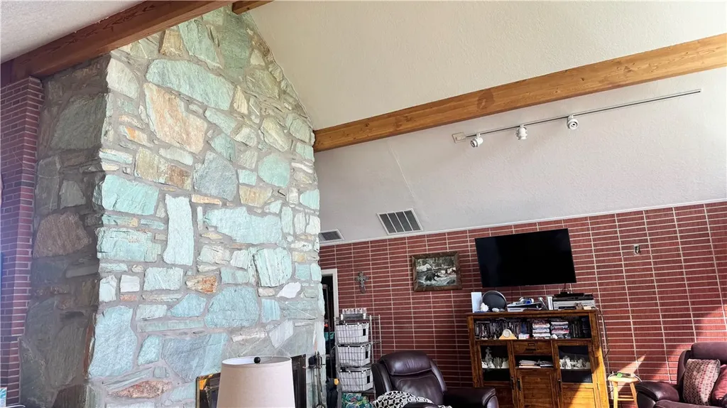 1350 Peritsa Creek Road Hardin MT 59034