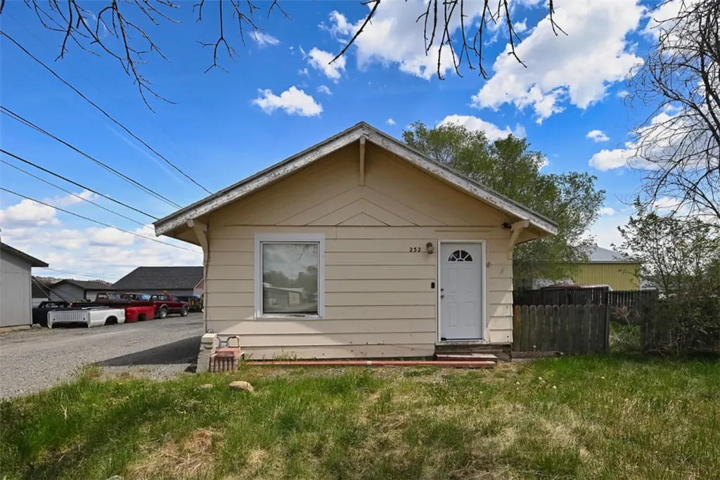 232 N 8th Street Columbus MT 59019