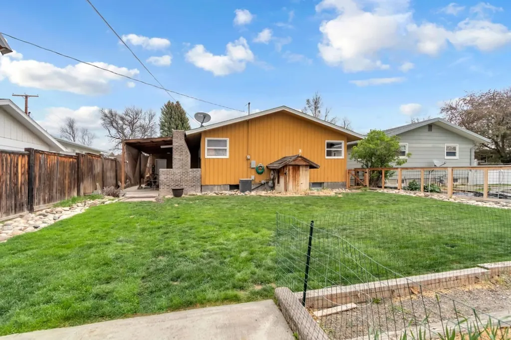 2042 Avenue C Billings MT 59102