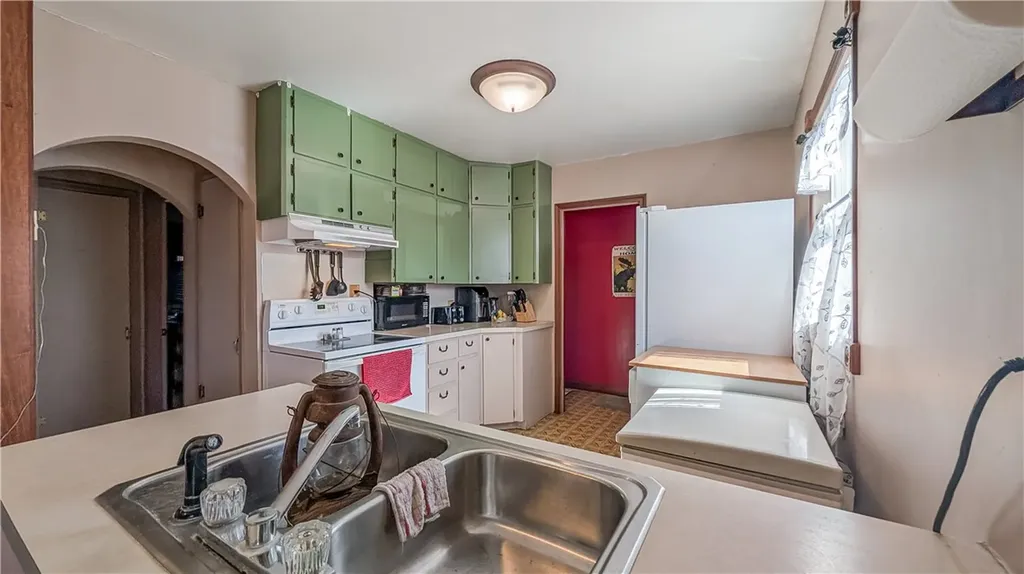 120 4th Avenue W Culbertson MT 59218