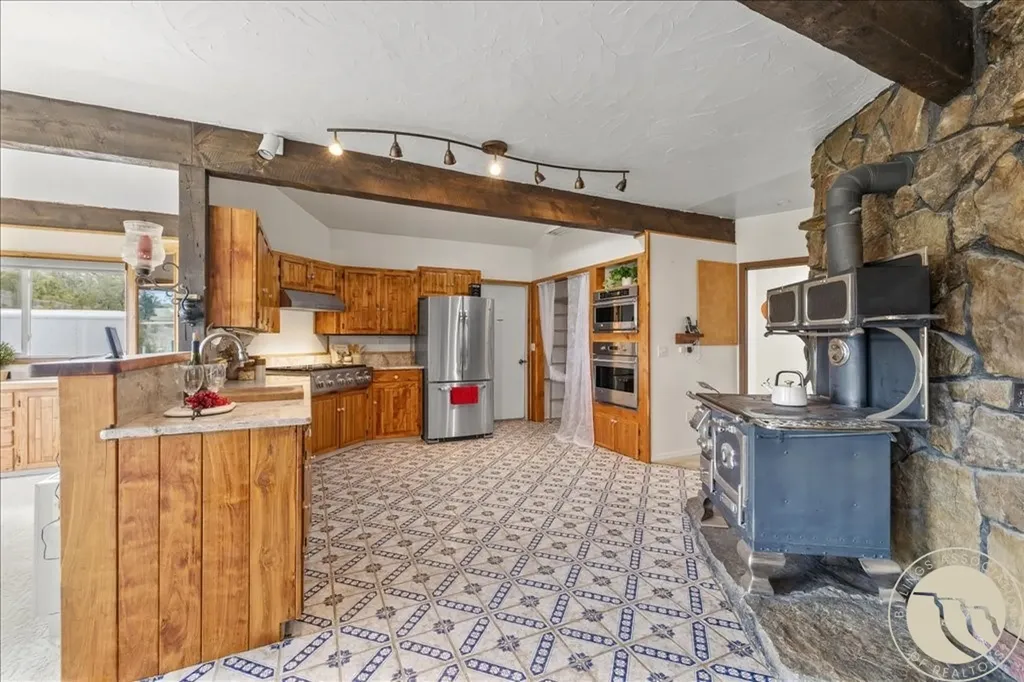 369 Border Trail Shepherd MT 59072