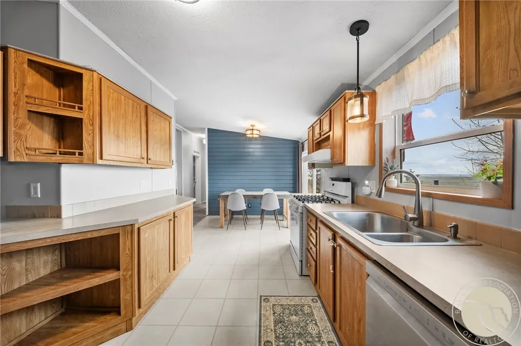 6830 Shooters Bluff Trail Huntley MT 59037