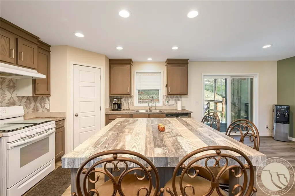 4 N Moonlight Drive Roundup MT 59072