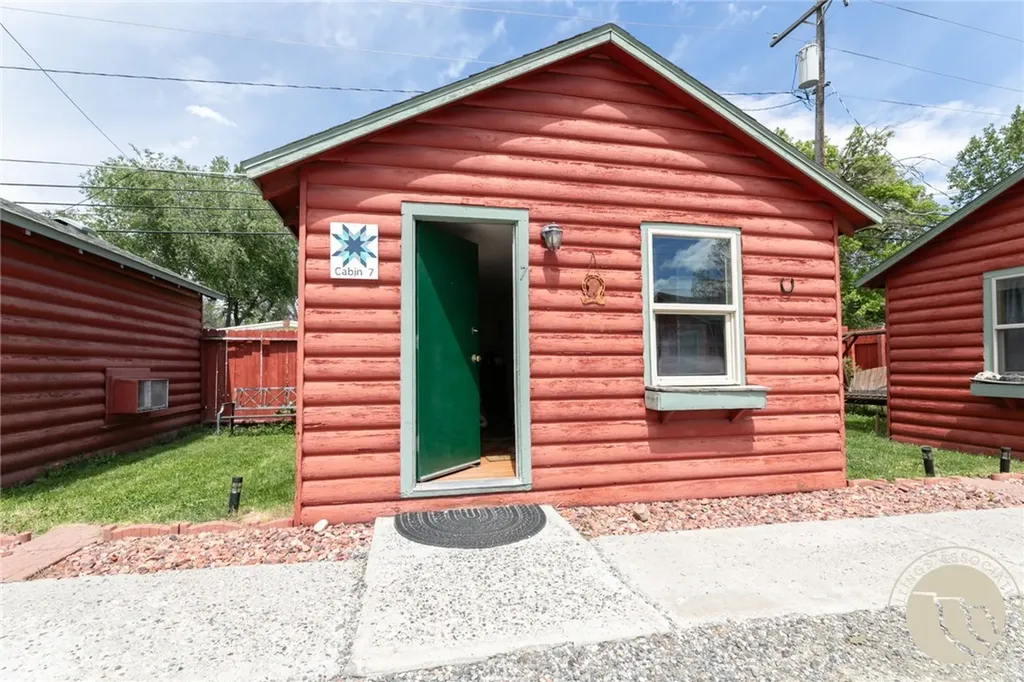 44 W Pike Avenue Columbus MT 59019