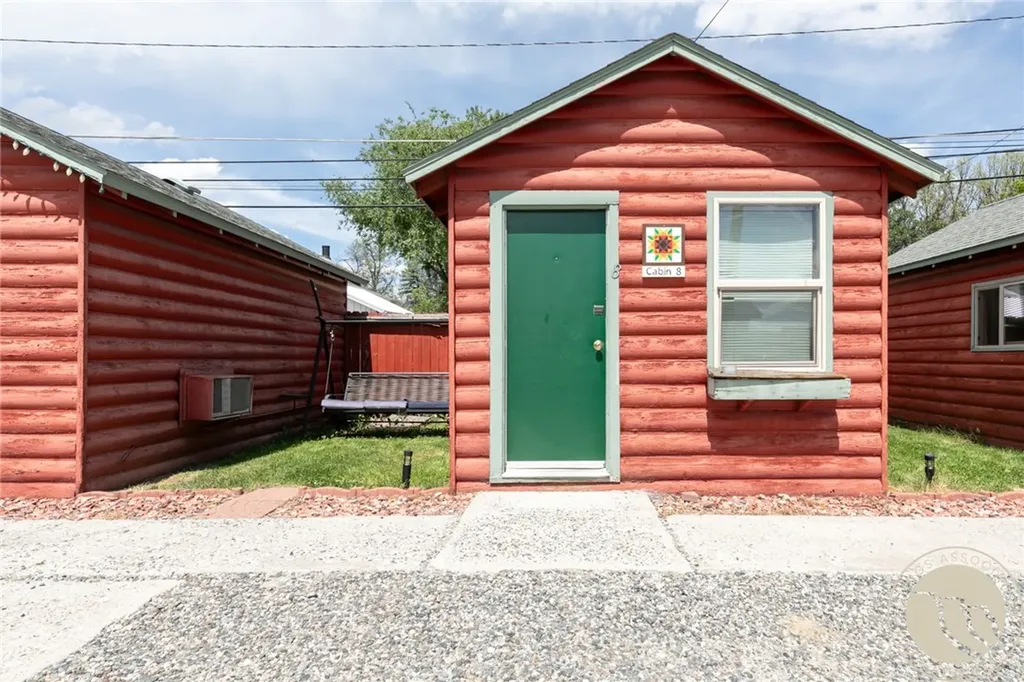 44 W Pike Avenue Columbus MT 59019