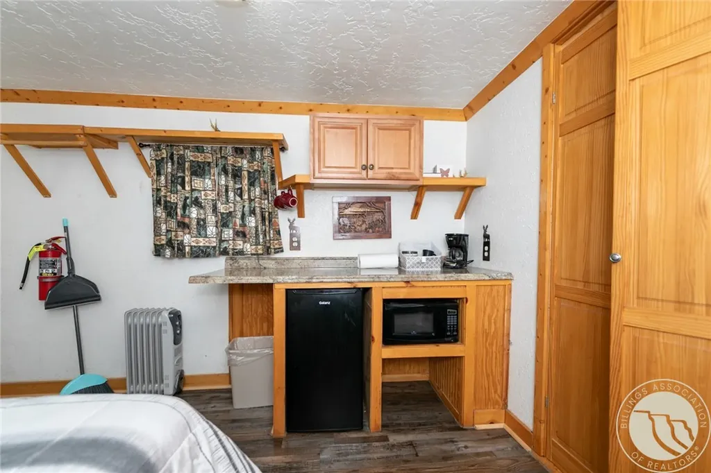 44 W Pike Avenue Columbus MT 59019