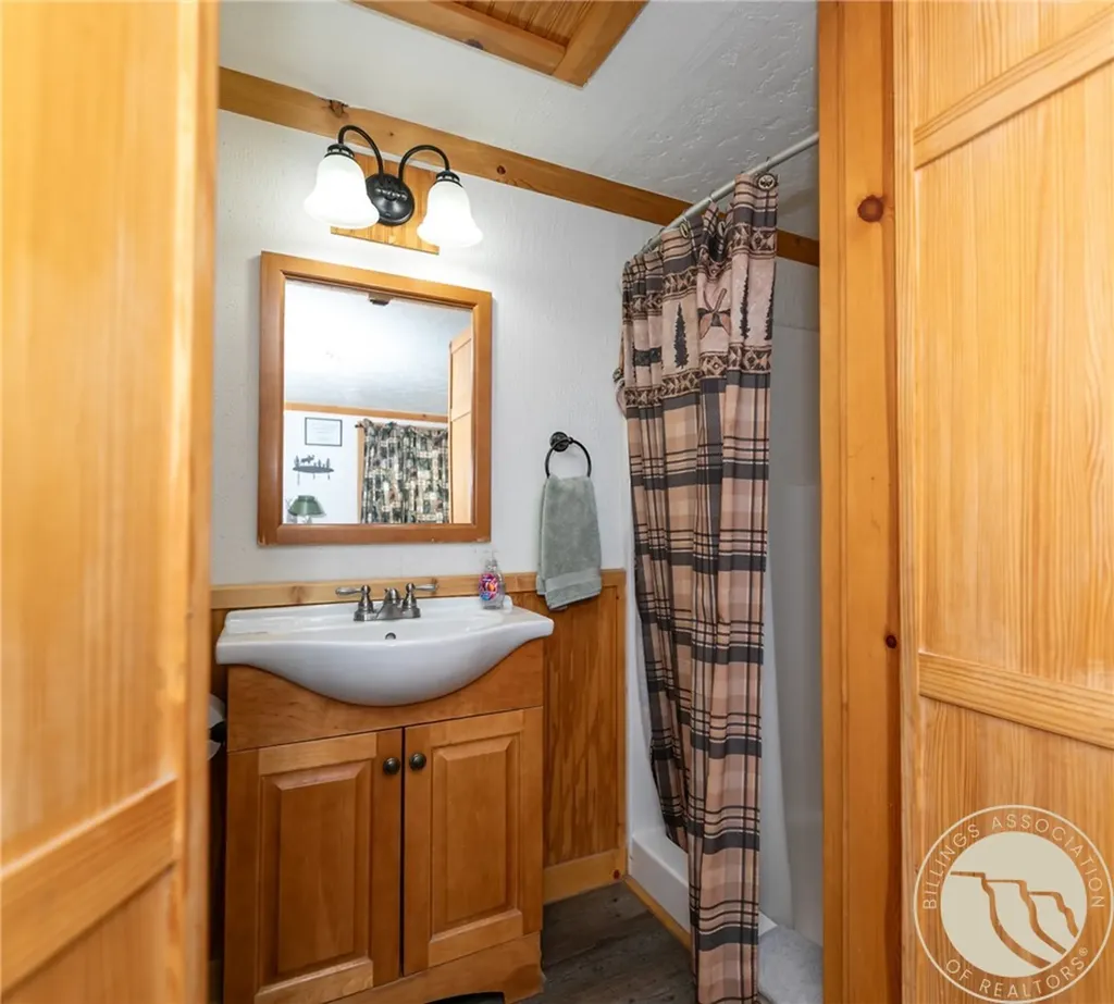 44 W Pike Avenue Columbus MT 59019