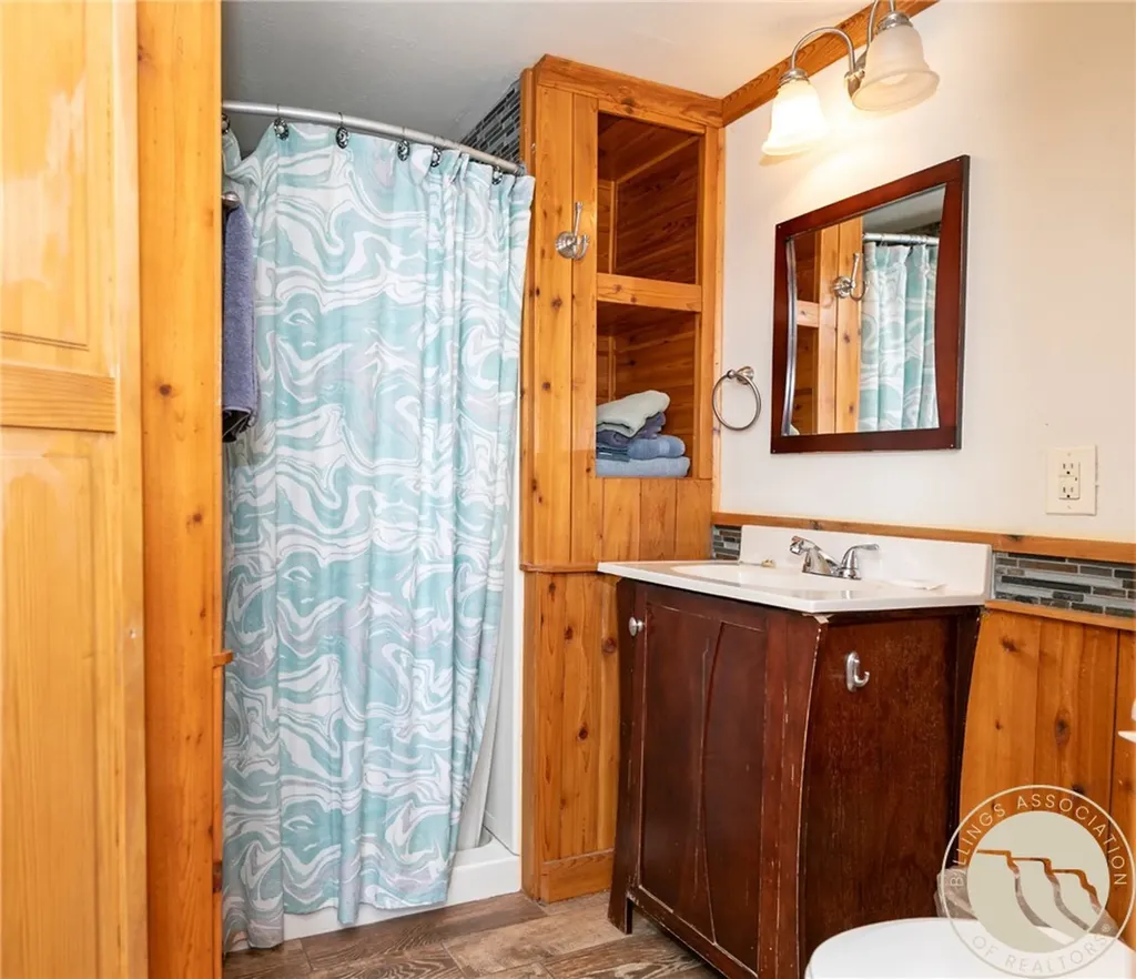 44 W Pike Avenue Columbus MT 59019