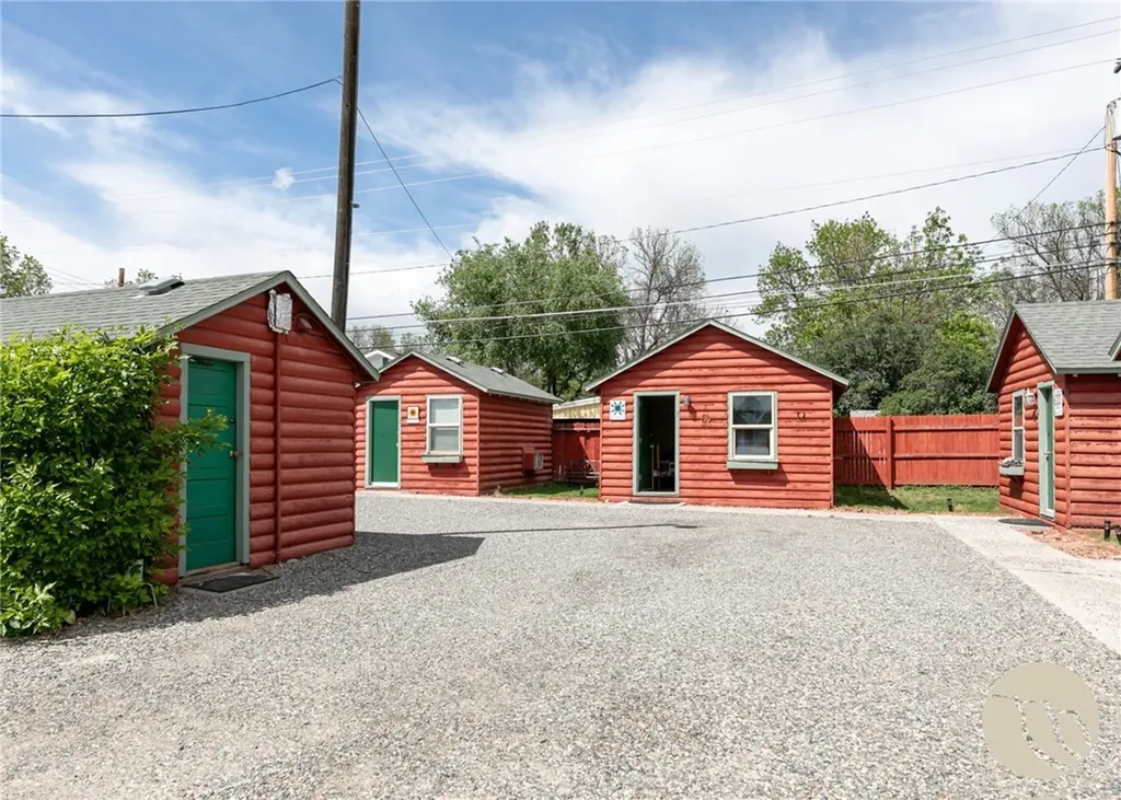 44 W Pike Avenue Columbus MT 59019
