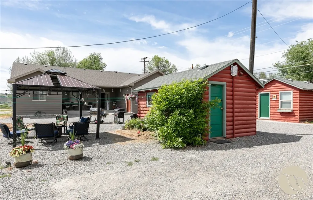 44 W Pike Avenue Columbus MT 59019