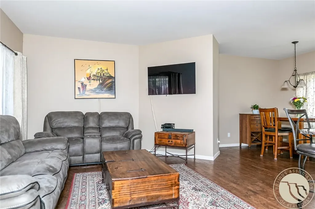 44 W Pike Avenue Columbus MT 59019