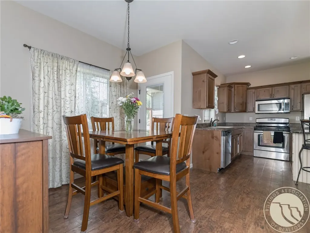 44 W Pike Avenue Columbus MT 59019