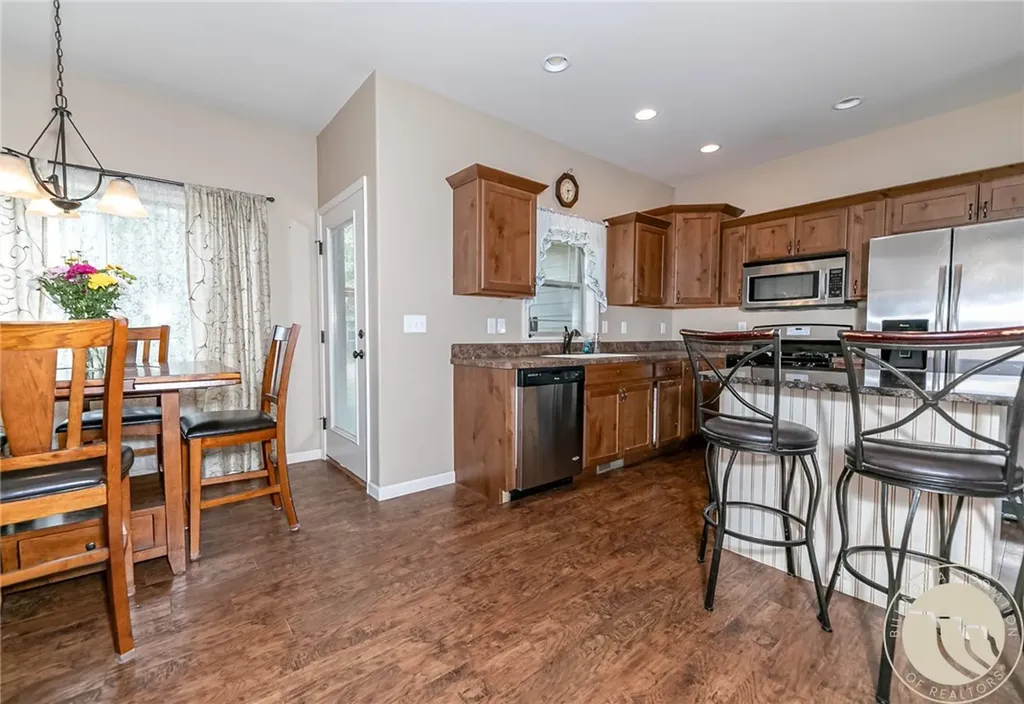 44 W Pike Avenue Columbus MT 59019