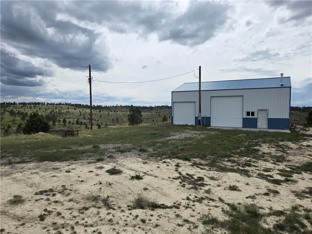 17 Grassland Way Roundup MT 59072